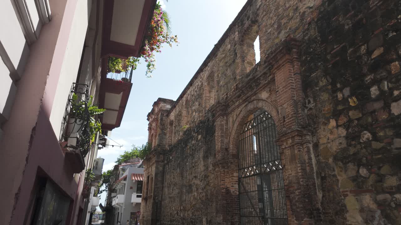 ruinas históricas de la iglesia de la sociedad de jesús en casco viejo, ciudad de panamá