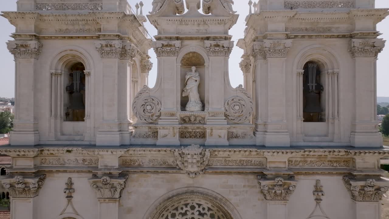 Zoom-in drone shot of statue of the Alcoba&ccedil;a monastery in Portugal