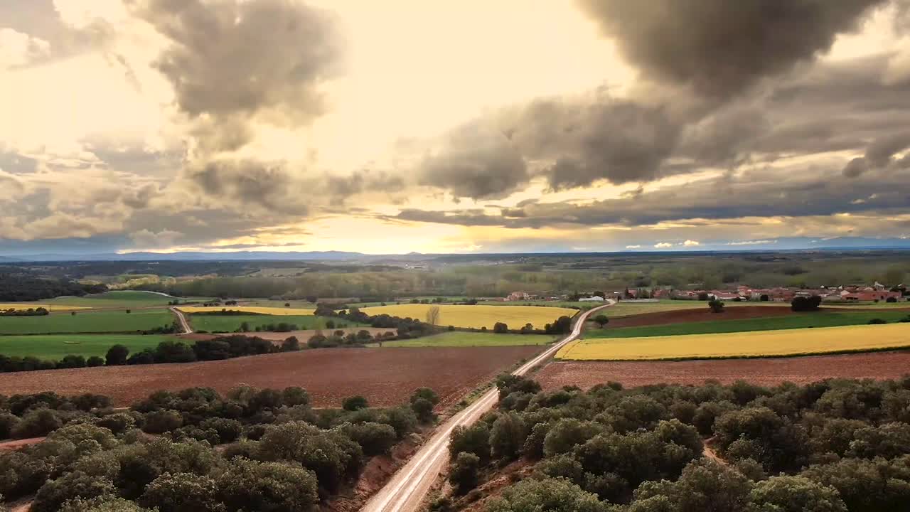 timelapse campos amarillos al atardecer en benavente, zamora, españa