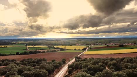 Zeitraffer-Gelbe-Felder-Bei-Sonnenuntergang-In-Benavente,-Zamora,-Spanien