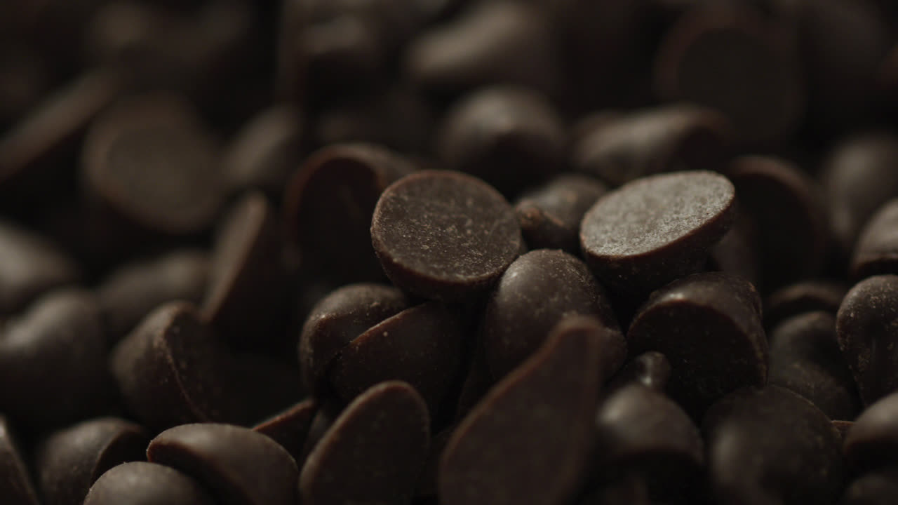 video de primer plano del fondo de múltiples trozos de chocolate