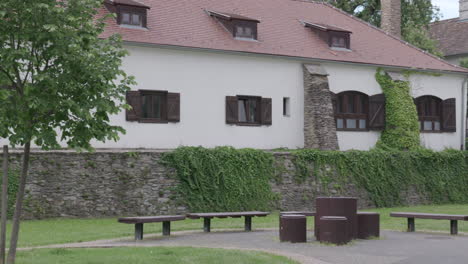 panning view of ivy-covered historic building