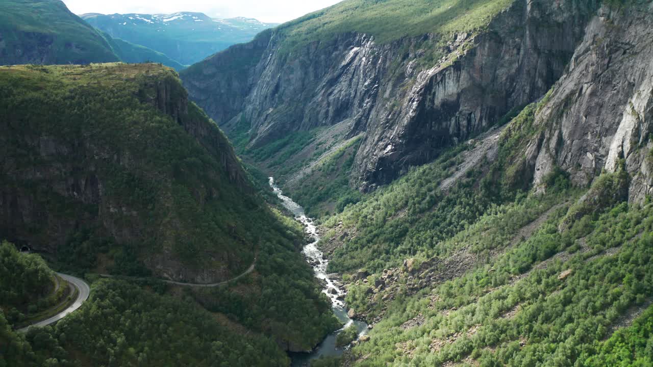 Vista aerea della vasta valle di Mabodalen, Norvegia