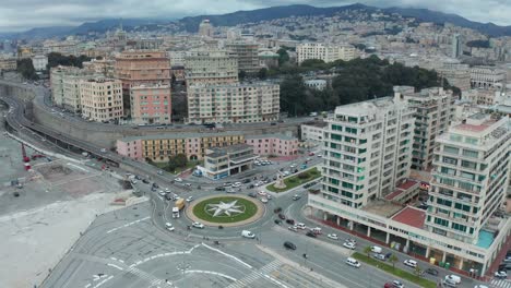 Kreisverkehr-In-Der-Stadt-Genua,-Italien