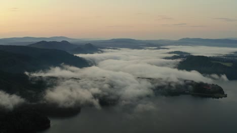 Sonnenschein-Am-Solina-See-In-Polen