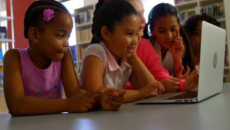 Schoolkids-studying-together-on-laptop-at-table-4k