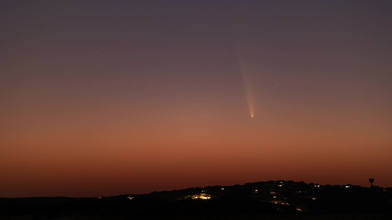 Comet C 2023 A3 (Tsuchinshan-ATLAS) at sunset over Canyon Lake, Texas, 2024 timelapse