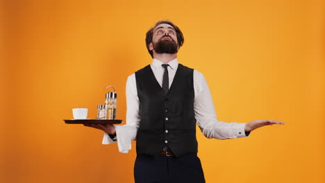 hombre actuando espiritualmente adorando a jesús