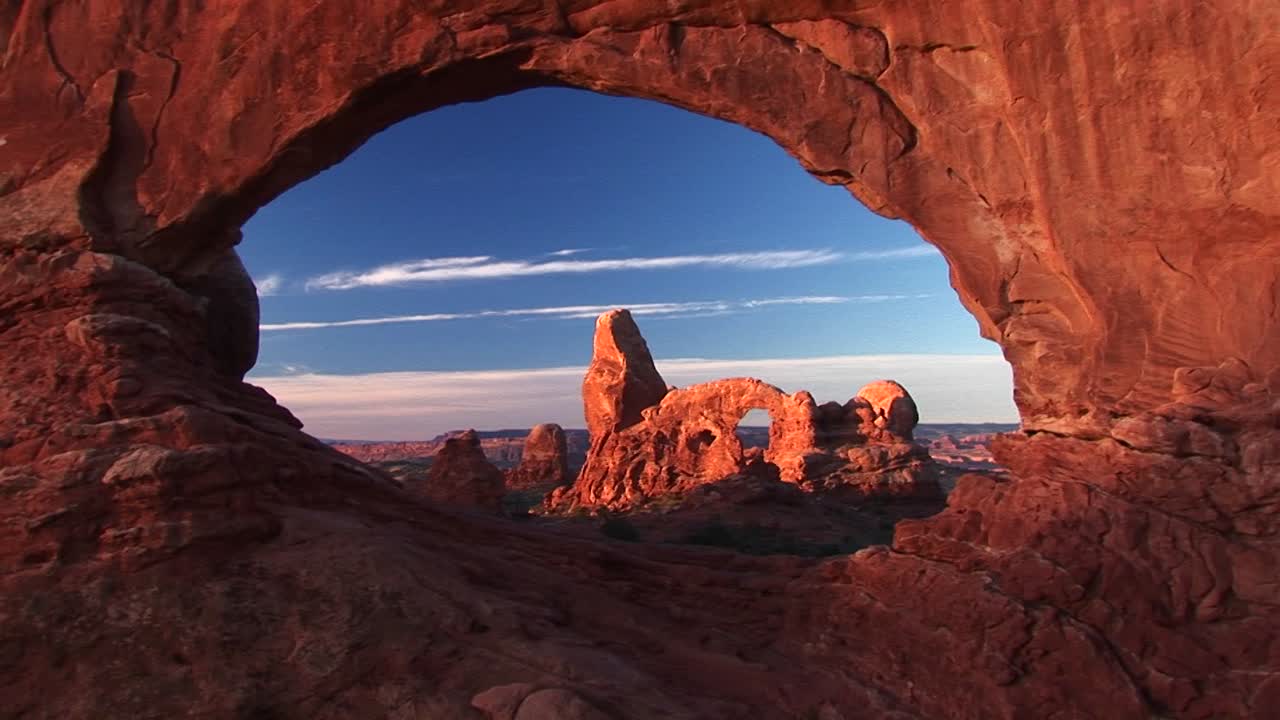 북쪽 창 아치 국립 공원 유타를 통해 터렛 아치의 미디엄 샷
