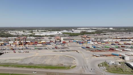 Bnsf-Shipping-Yard-En-Memphis,-Tennessee-Con-Drone-Video-Wide-Shot-Subiendo