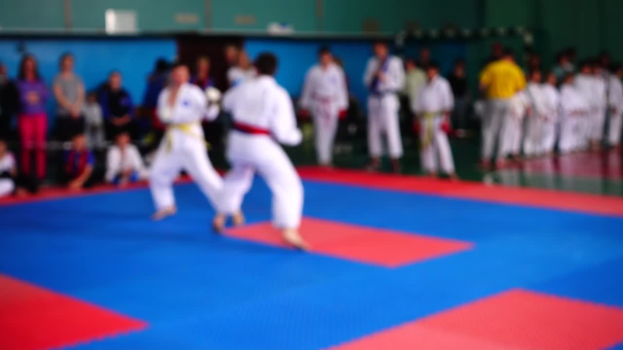 空手大会。ピンボケ。スローモーション