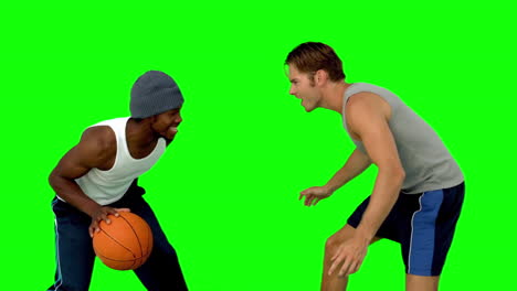 hombres jugando al baloncesto