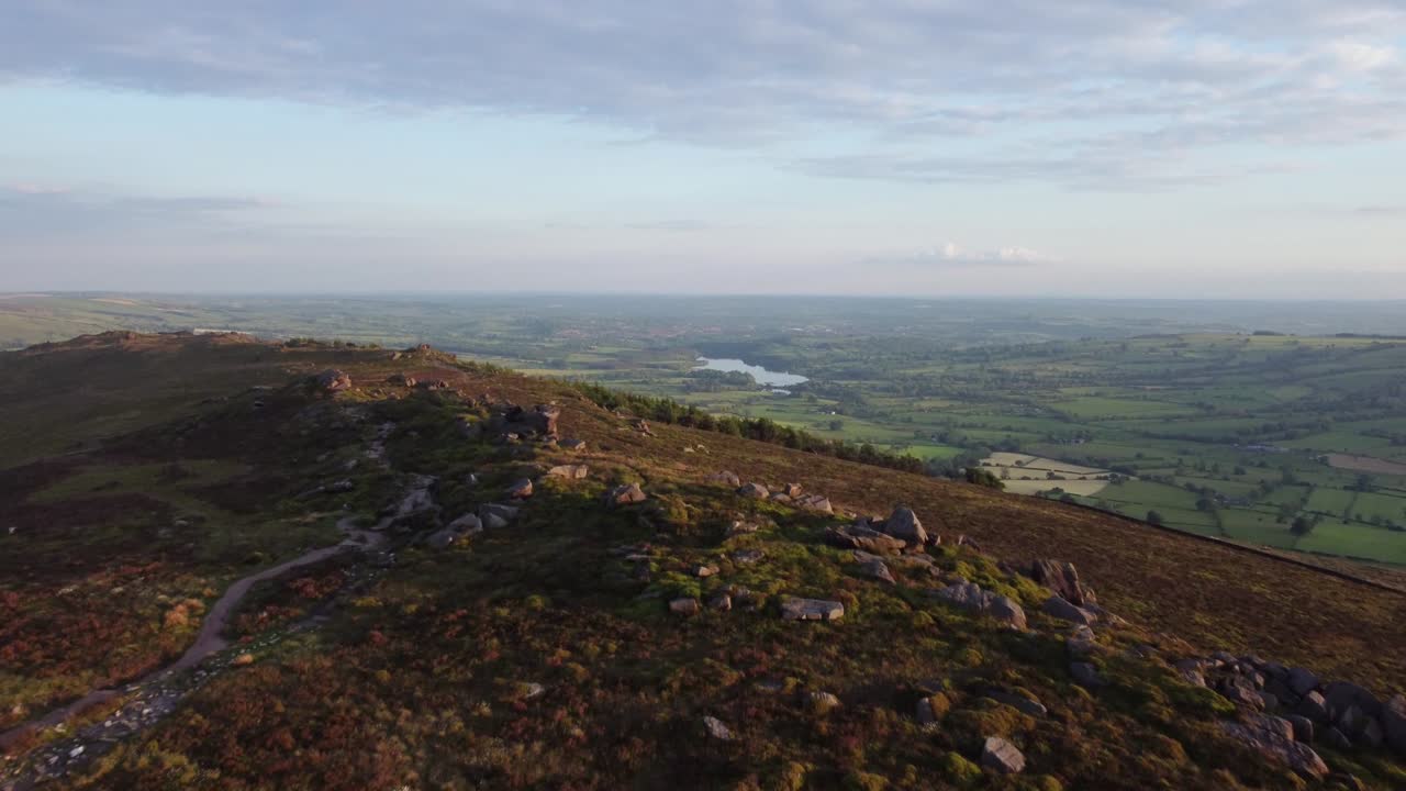 영화 4k 드론 영상, 스태퍼드셔의 로치스 시골 풍경