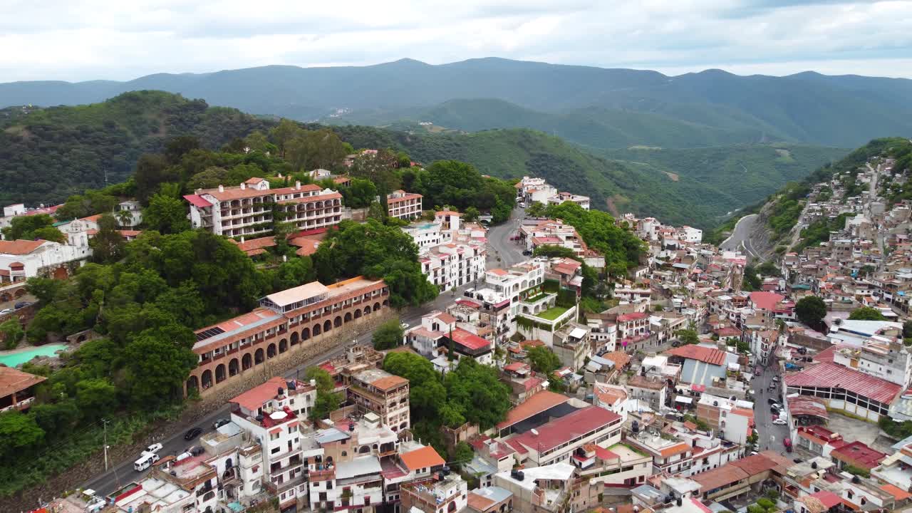 taxco es una ciudad única en el estado de guerrero, famosa por la arquitectura colonial española