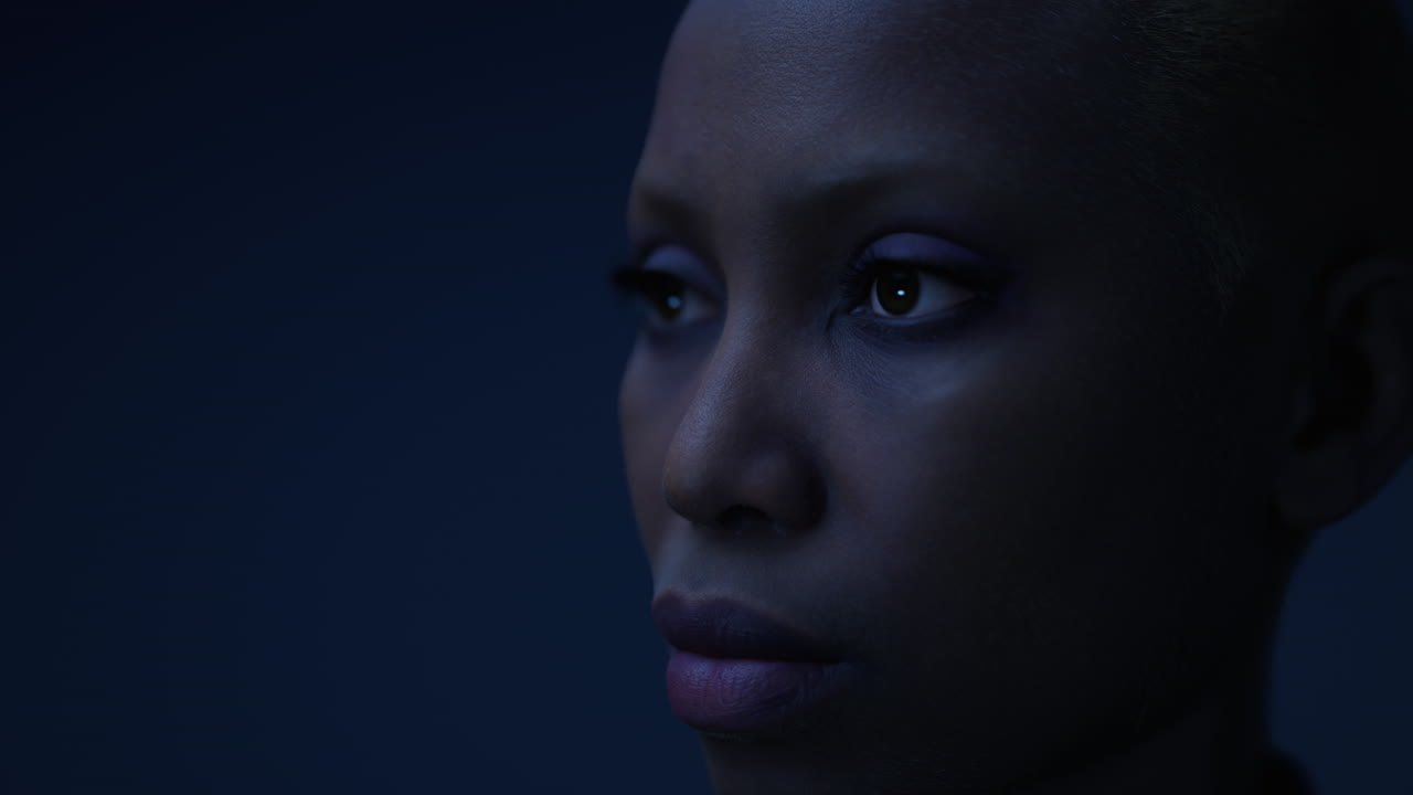 retrato femenino triste en fondo negro