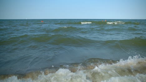 Sea-waves-with-foam-slow-motion