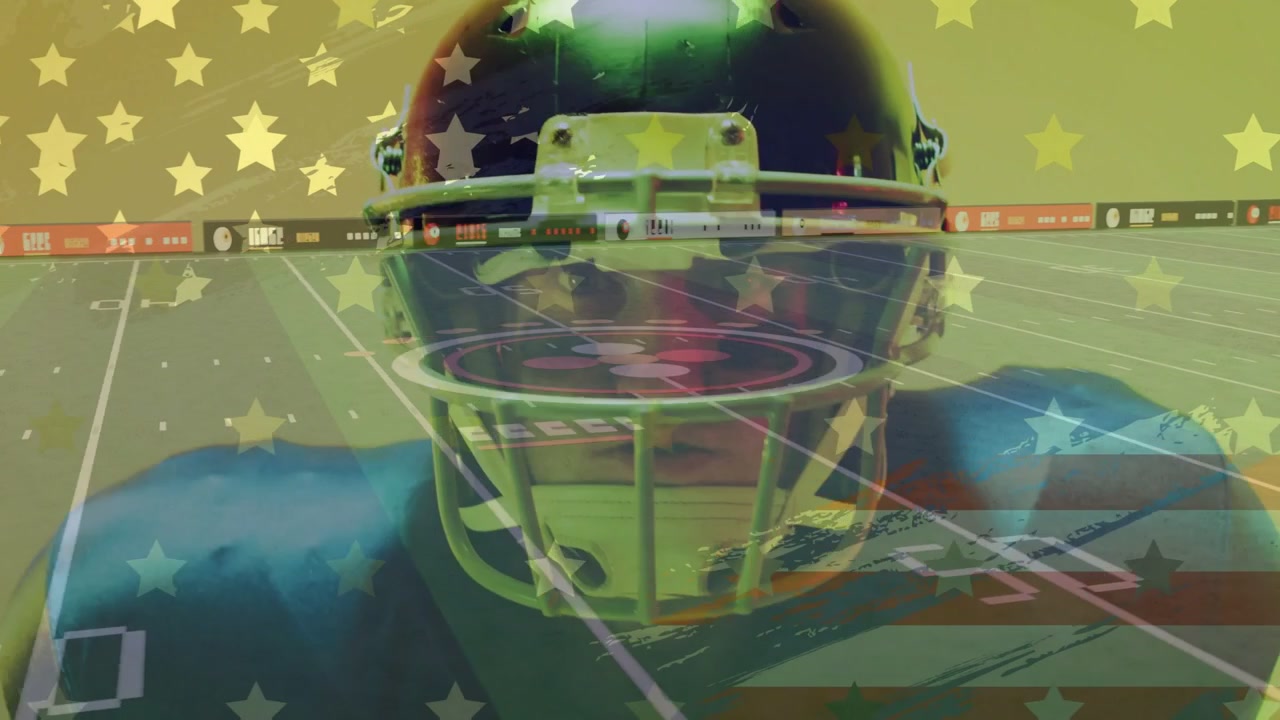 Jogador de futebol mantendo o olhar enquanto a sobreposição começa e as linhas do campo, estrelas deslizando pelo visor.