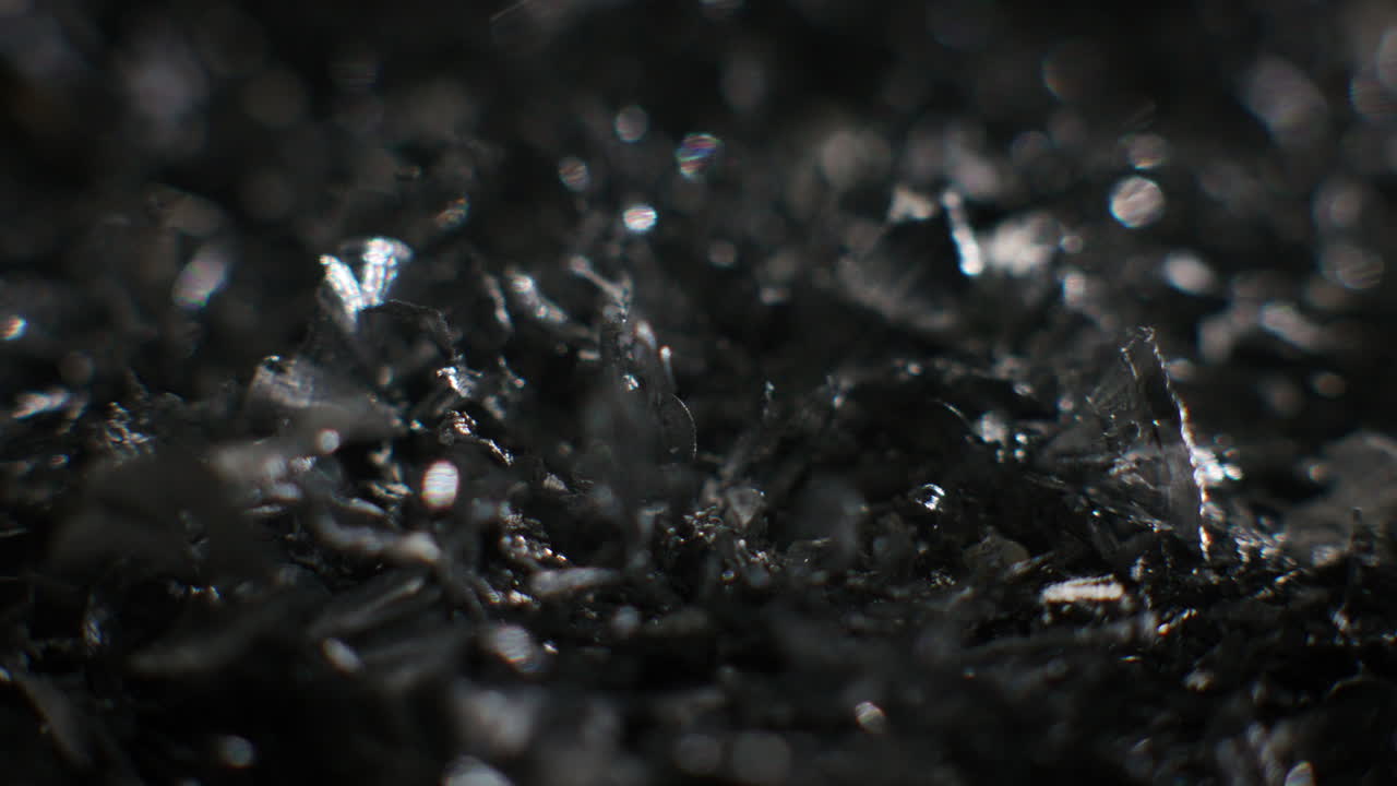 Metal fillings chaotic movement