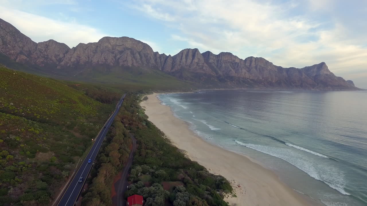 바다의 아름다움은 당신을 매료시킬 것입니다.