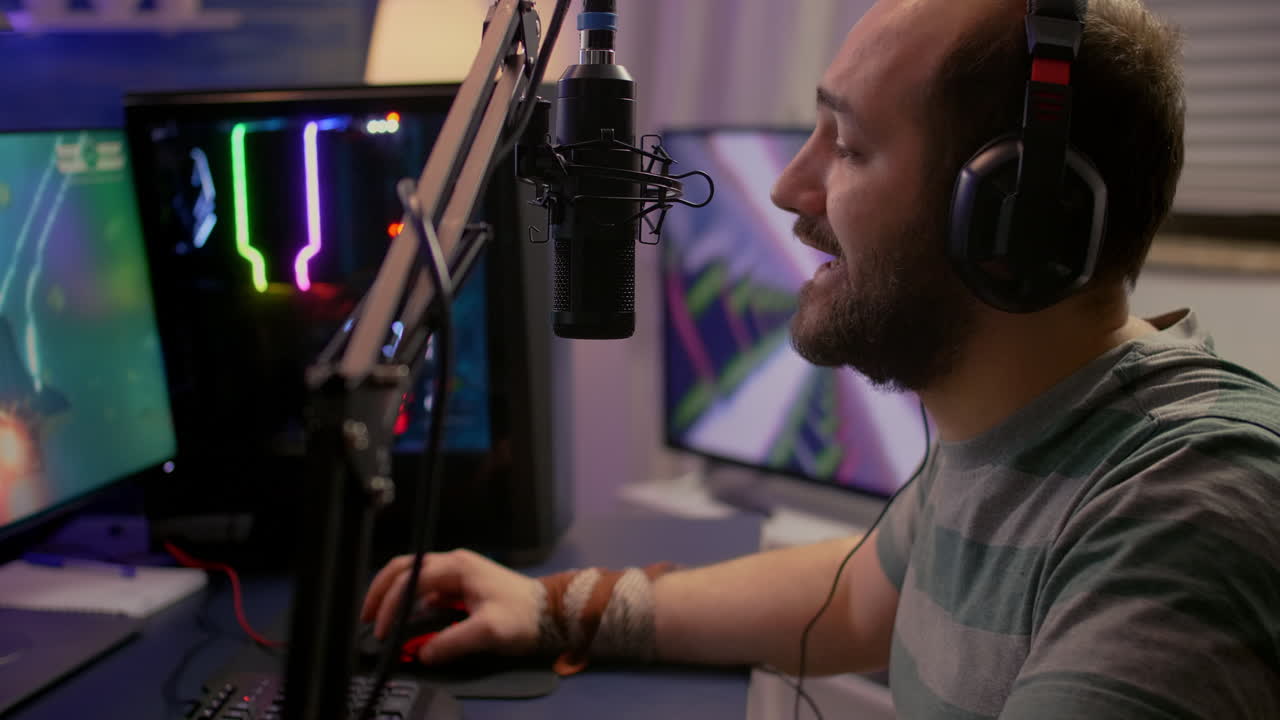 el jugador profesional se pone los auriculares profesionales y comienza a jugar