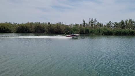 esquí acuático en el delta del ebro
