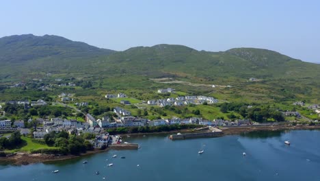 roundstone village, connemara, condado de galway, irlanda, julio de 2021