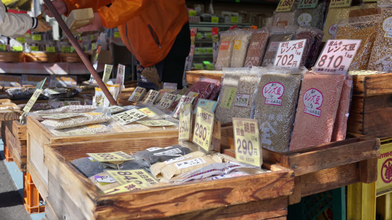 Different types of beans vacuum sealed for sale at the Tsukiji Fish Market in Japan. Translation: "Bean names"