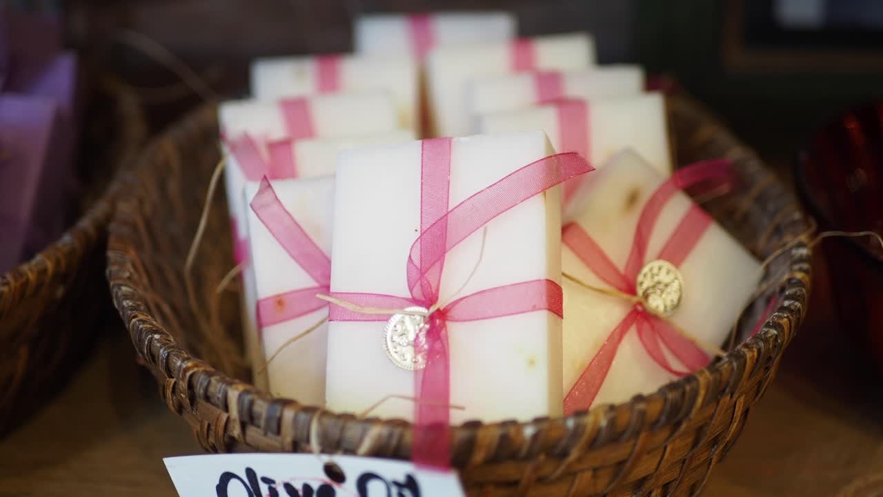 손으로 만든 올리브 오일 비누 선물 바구니