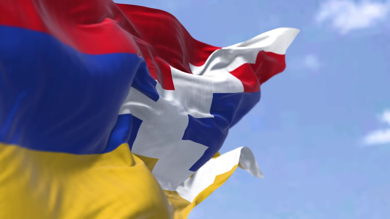 분리된 아르타크 공화국의 발이 바람에 흔들리는 클로즈업 뷰. 선택적 초점. 느린 동작으로 완벽한 루프.