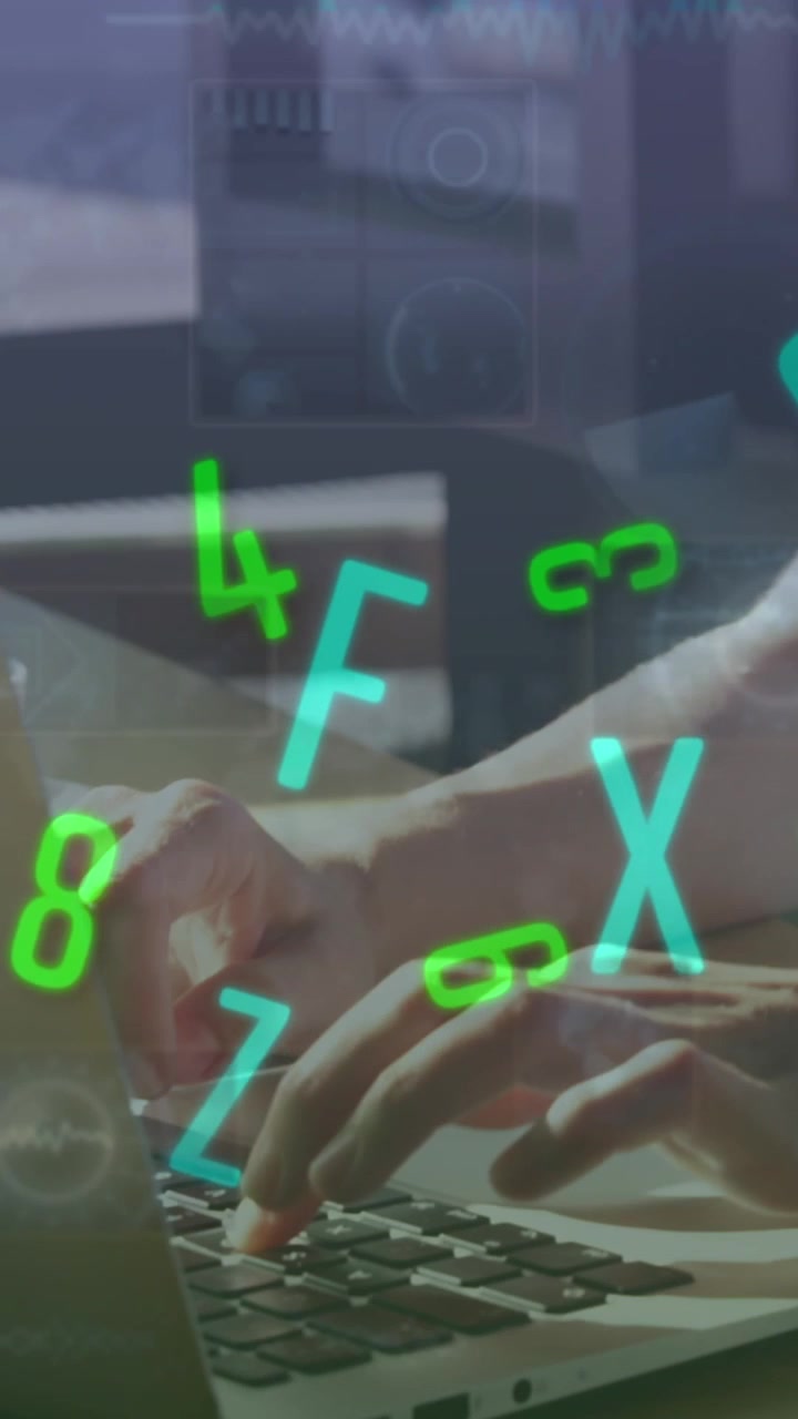 Animación de números y letras sobre mujer caucásica usando una computadora portátil.