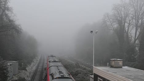 South-West-Train-To-Hounslow-Frrom-Waterloo,-London,-United-Kingdom