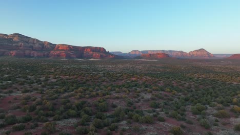 Sedimentary-Rocks-With-Vast-Landscape-Of-Growing-Bushes-In-Sedona-State-Park-At-Arizona,-USA