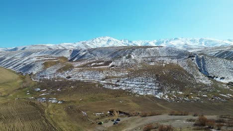 Schneebedeckte-Berge-In-Afghanistan,-Vor-Einer-Ruhigen,-Winterlichen-Umgebung,-Luftaufnahme-Der-Schneebedeckten-Berge-In-Afghanistan