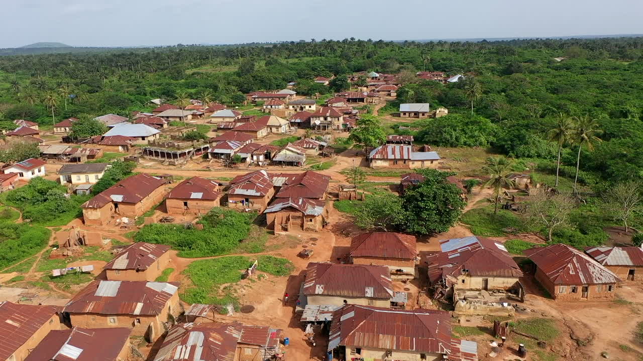 una foto de una pequeña comunidad en la parte occidental de nigeria