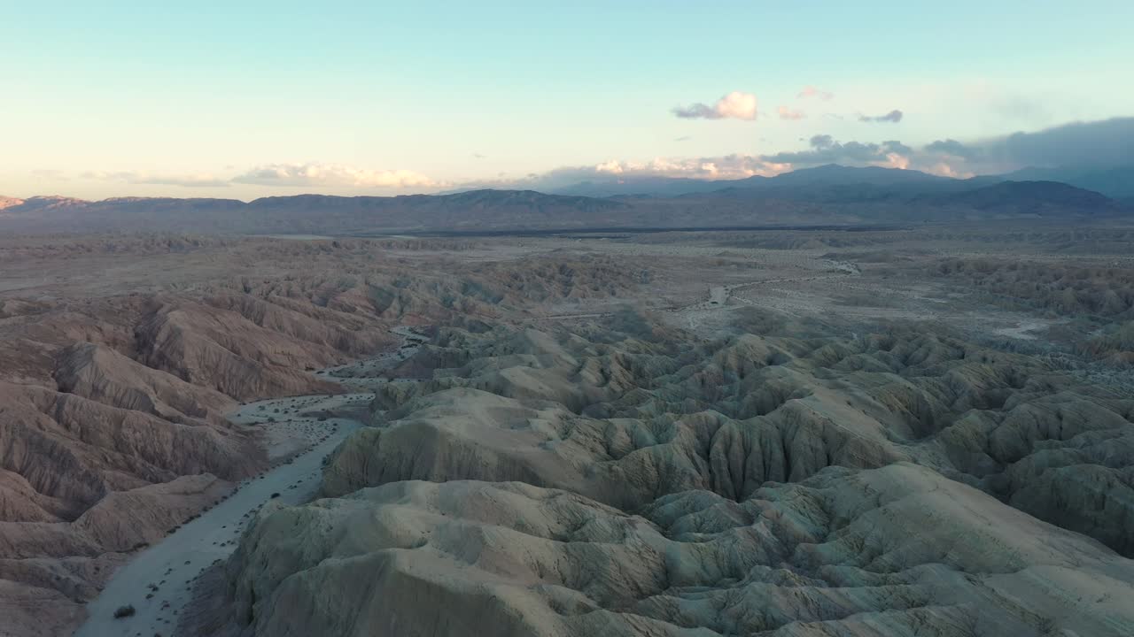 arroyo에서 k로 오버헤드 하향식 공중 촬영