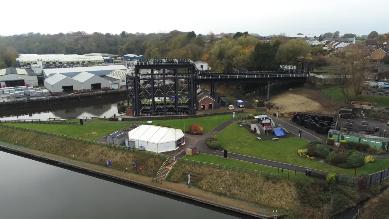 anderton canal victoriano industrial elevador de barcos vista aérea río tejedor hito empuje en