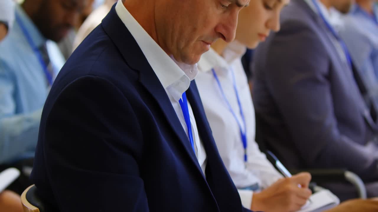 비즈니스 세미나 에 참석 하는 사업가 4k