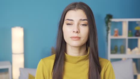 mujer desesperada y deprimida triste.