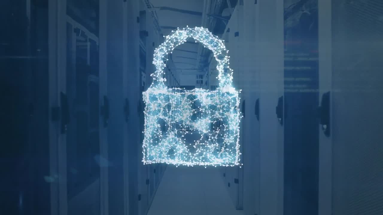 animación de la nube, el candado de seguridad y el icono del escudo contra la sala del servidor de la computadora