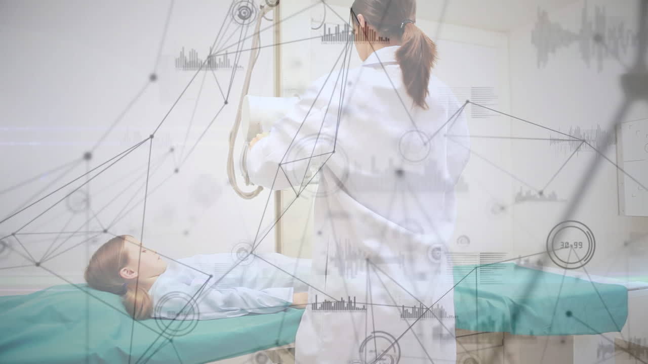 환자와 함께 백인 여성 의사에 대한 데이터 처리 애니메이션