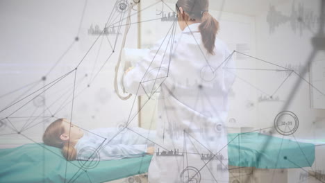 animación del procesamiento de datos sobre una doctora caucásica con un paciente