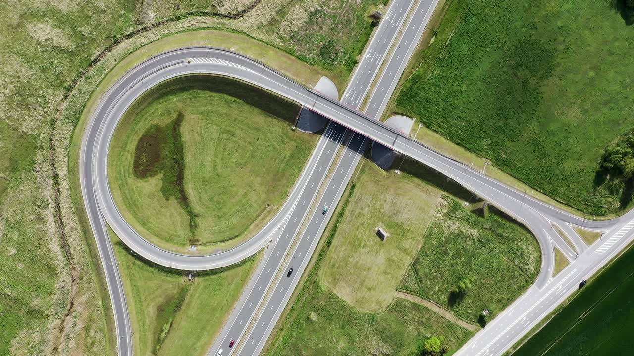 다이내 항공 영상, 다단계 고속도로, 교통 흐름의 교차점, 카메라 회전