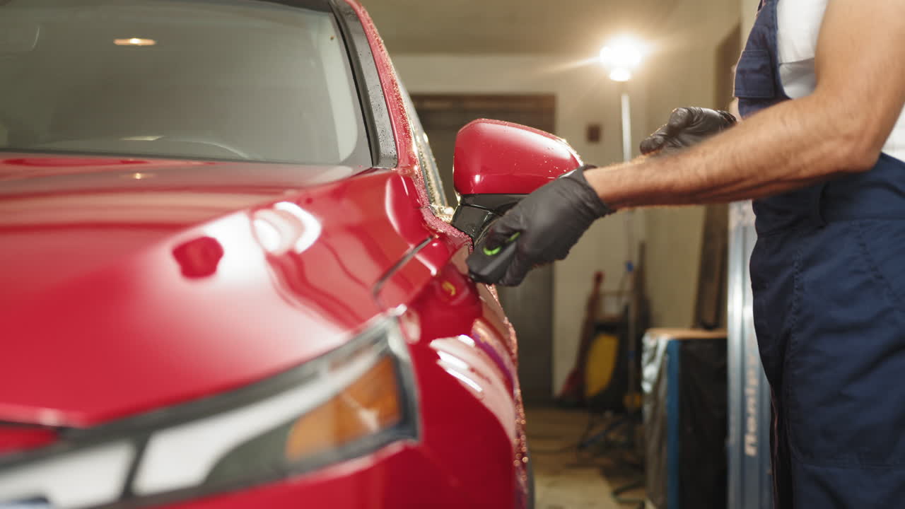 detalles de automóviles en un garaje