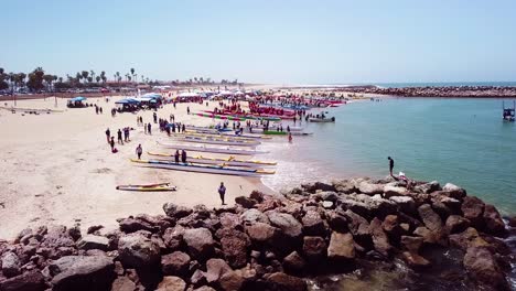 antena sobre canoas en una playa durante una carrera de remo en el océano pacífico cerca de ventura california 1