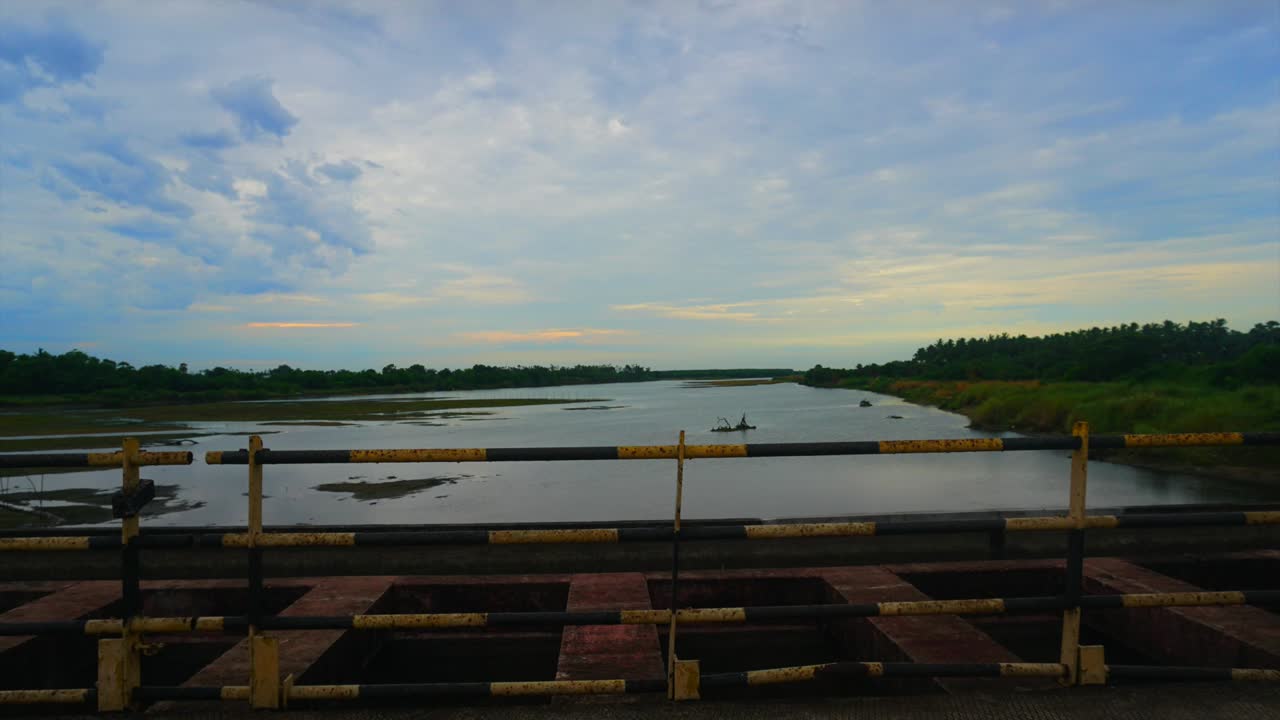 vista del atardecer del río krishna en avanigadda en andhra pradesh lapso de tiempo