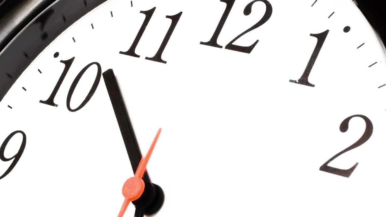 4k lapso de tiempo del reloj pasa a través de 1 hora