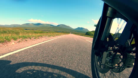 Motocicleta-En-Las-Carreteras-Abiertas-En-Glencoe-Escocia