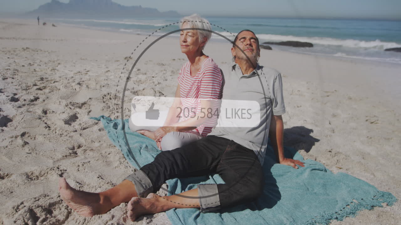 해변에서 고위 부부 위에 엄지손가락과 같은 숫자를 가진 음성 거품의 애니메이션