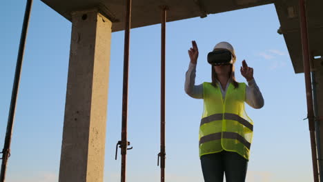 Woman-worker-wearing-reflective-vest-have-experience-with-VR-headset