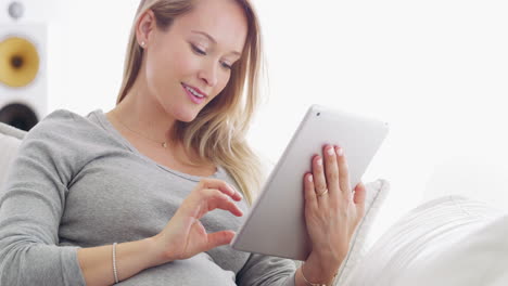 Relax,-pregnant-or-woman-research-on-tablet